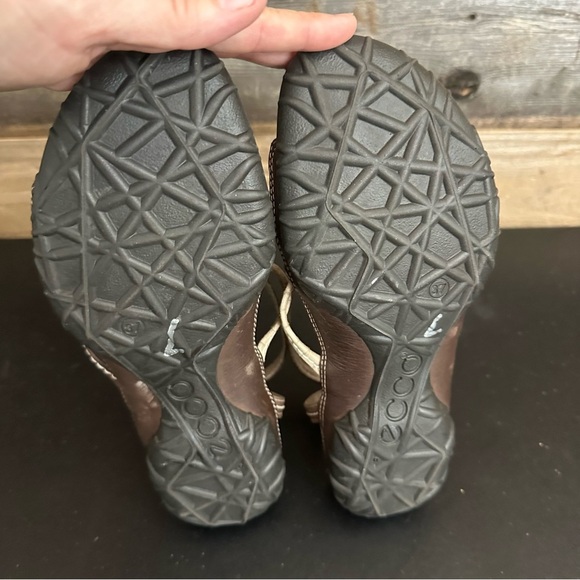 Born Women’s Black Leather Strappy Flat Cushioned Comfort Sandals 9 Flip Flops - Picture 8 of 9